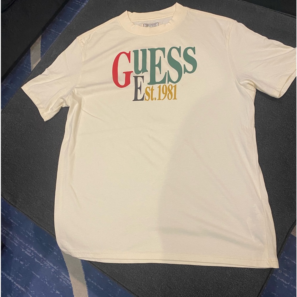 Men Medium Colorful GUESS shirt